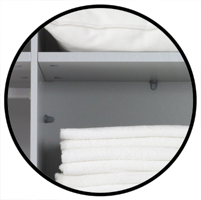  Specjalne mocowanie pleców w szafie dl zwiększenia stabilności